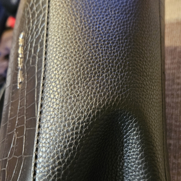 NWT Tahari Oxford Hobo Vegan Leather Shoulder Bag With Tassel And Dust Bag NEW!! - Picture 5 of 15